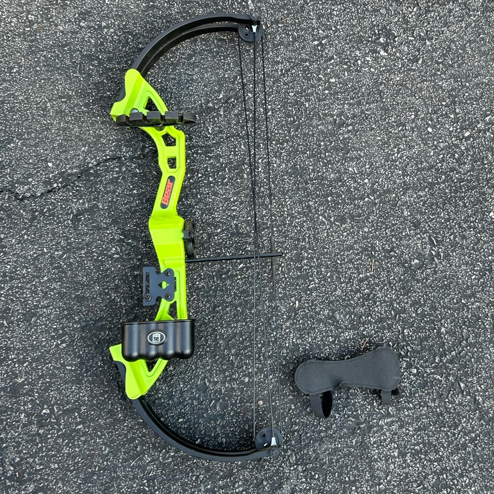 Bear Brave Youth Bow and wrist sling